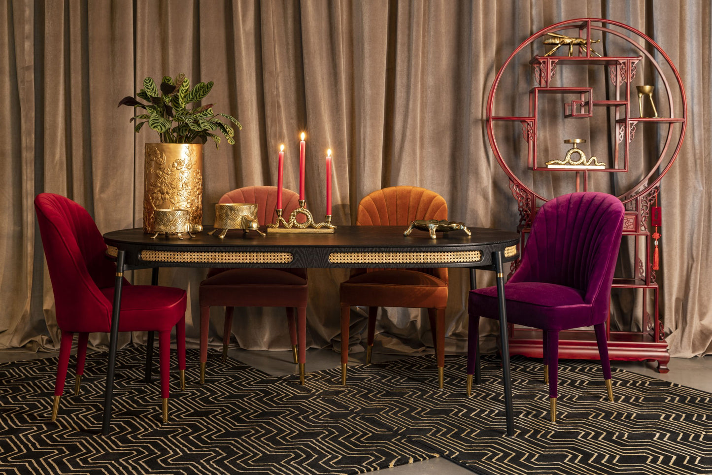 Ovalus stalas DON'T STOP THE WEBBING