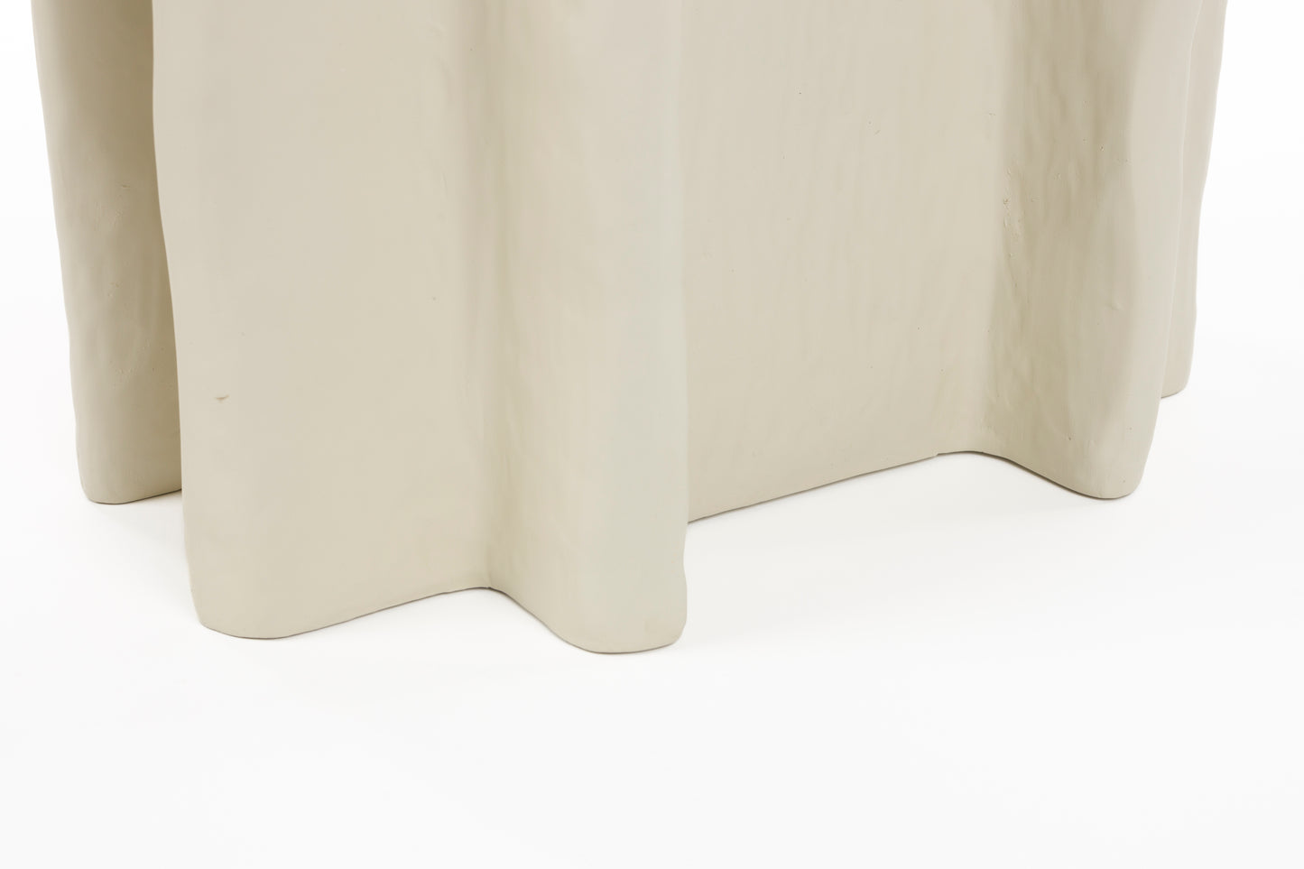 Šoninis ovalus staliukas BORN TO BE ALIVE